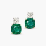 Pair of Emerald and Diamond Pendant Earrings | 2.56 及 2.56克拉 天然「哥倫比亞」無油祖母綠 配 鑽石 耳墜一對