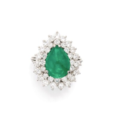View full screen - View 1 of Lot 59. VAN CLEEF & ARPELS | EMERALD AND DIAMOND RING.