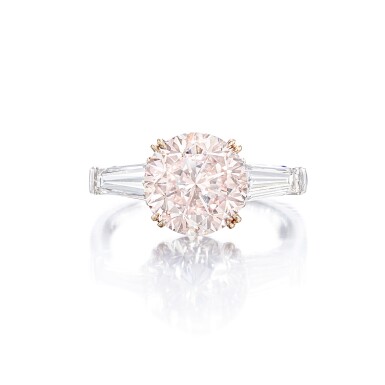 View full screen - View 1 of Lot 1861. Fancy Pink Diamond and Diamond Ring | 3.64克拉 彩粉紅色 內部無瑕 鑽石 配 鑽石 戒指.