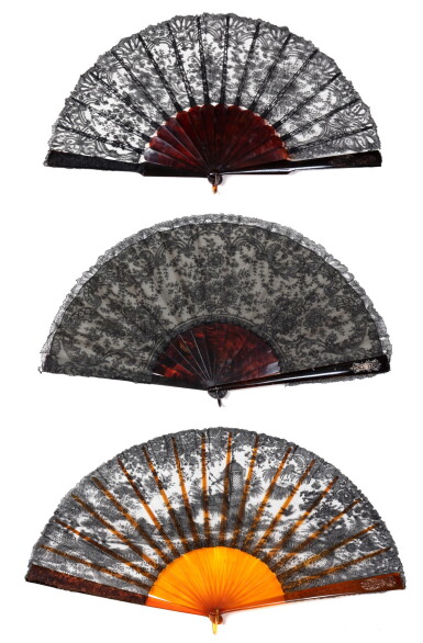 View full screen - View 1 of Lot 153. A group of three Chantilly black lace brisé fans, France, circa 1880 | Groupe de trois éventails brisés en dentelle noire de Chantilly, France, vers 1880.