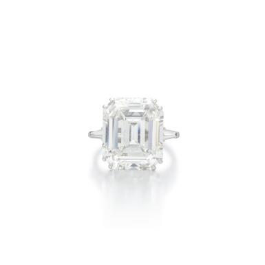 View full screen - View 1 of Lot 257. Diamond ring | Anello con diamante .