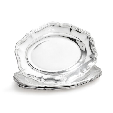 View full screen - View 1 of Lot 379. A set of 4 silver oval dishes, Hénin, Paris, circa 1900 | Ensemble de 4 plats ovales en argent par Hénin, Paris, vers 1900.