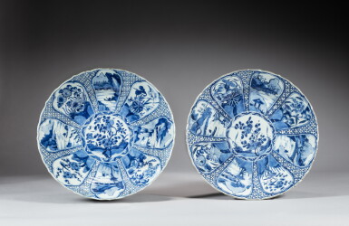 View full screen - View 1 of Lot 20. Two blue and white 'Kraak' 'floral' dishes, Qing dynasty, Kangxi period | 清康熙 克拉克青花花卉紋盤一組兩件.