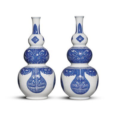 View full screen - View 1 of Lot 635. A pair of blue and white triple-gourd 'taotie' vases, Qing dynasty, 19th century | 清十九世紀 青花仿古饕餮紋三節葫蘆瓶一對.