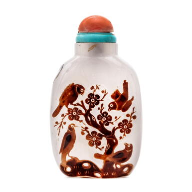 View full screen - View 1 of Lot 814. A carved shadow agate 'magpie and prunus' snuff bottle, Qing dynasty, 19th century | 清十九世紀 瑪瑙巧雕喜上梅梢紋鼻煙壺.