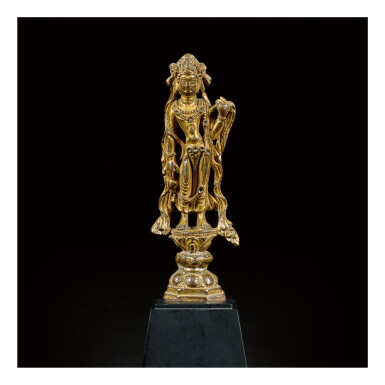 View full screen - View 1 of Lot 589. A SMALL GILT-BRONZE FIGURE OF AVALOKITESHVARA, TANG DYNASTY.
