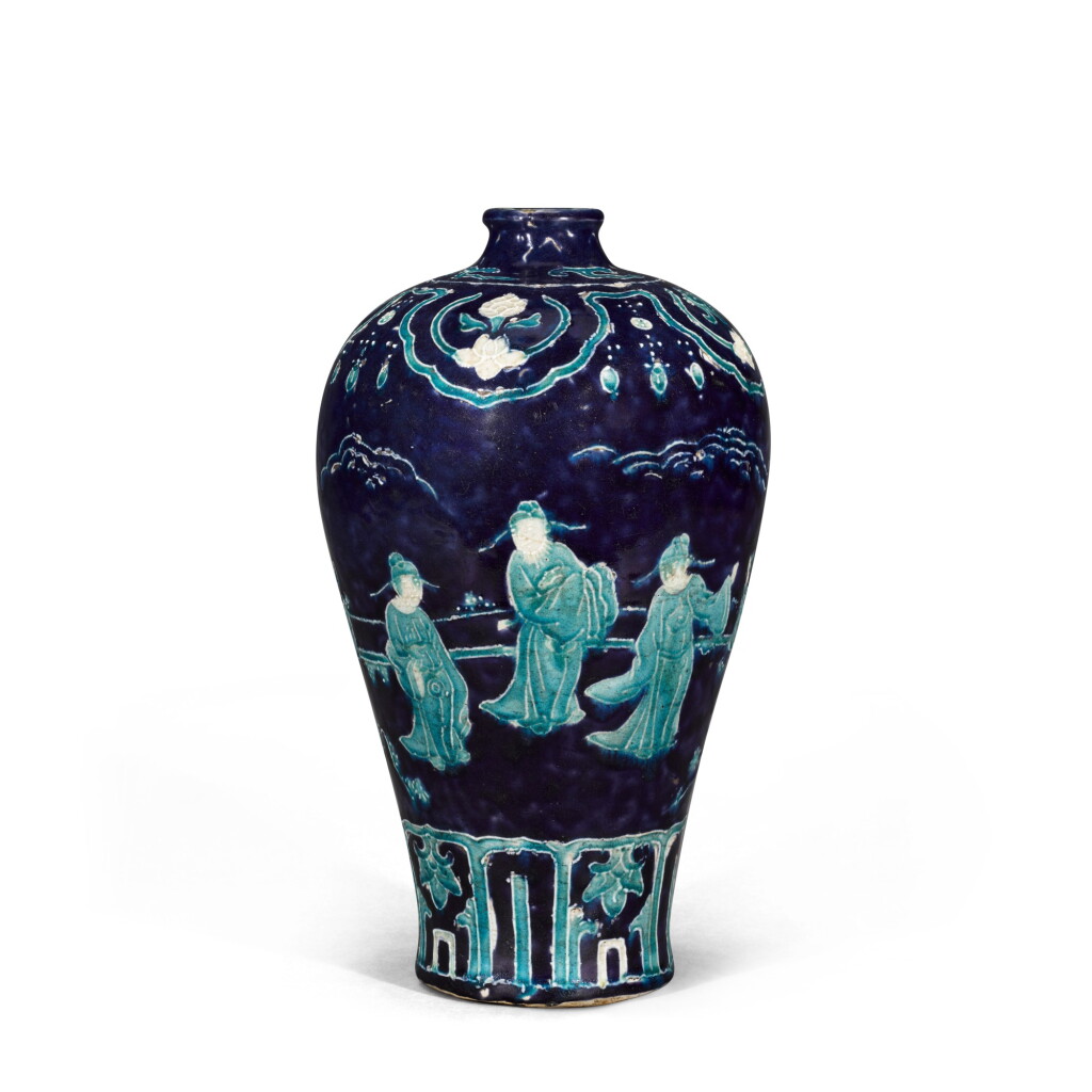 View full screen - View 1 of Lot 156. A large fahua vase, meiping, Ming dynasty, ca. 1500 | 明 約1500年 琺華松下高仕圖梅瓶.
