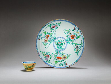 View full screen - View 1 of Lot 177. A doucai dish and a café-au-lait ground famille verte cup Qing dynasty, Kangxi period | 清康熙 鬪彩花卉紋盤及米黃地五彩小盃 一組兩件.