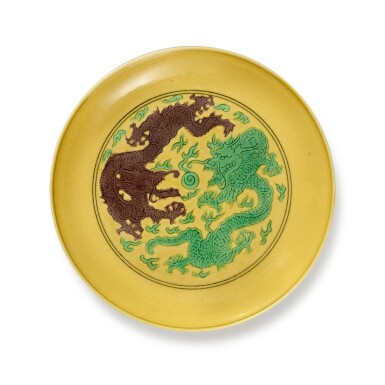 View full screen - View 1 of Lot 3. A yellow-ground aubergine- and green-enameled 'dragon' dish, Seal mark and period of Daoguang | 清道光 黃地紫綠彩雙龍戲珠紋小盤 《大清道光年製》款.