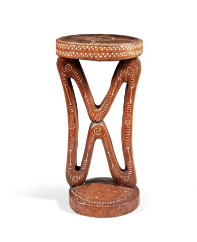 View full screen - View 1 of Lot 88. Tabouret, Massim, Îles Trobriand, Papouasie-Nouvelle-Guinée | Massim stool, Trobriand Islands, Papua New Guinea.