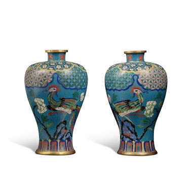 View full screen - View 1 of Lot 901. A pair of cloisonné enamel 'peacock' vases (Meiping), Qing dynasty, 19th century | 清十九世紀 銅胎掐絲琺瑯吉祥富貴圖梅瓶一對.