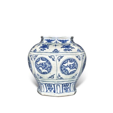 View full screen - View 1 of Lot 189. A large blue and white 'crane' jar, Ming dynasty, Jiajing period | 明嘉靖 青花開光仙鶴紋罐.