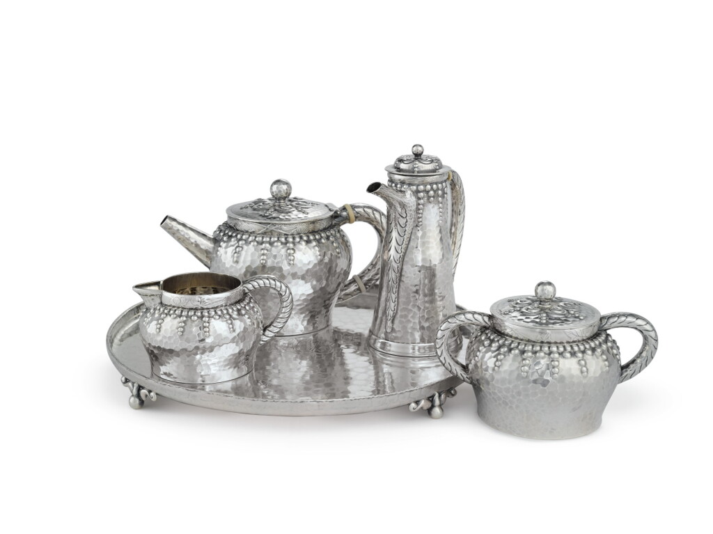 全萤幕检视 - 查看417An American Silver Four-Piece Tea Set with Tray, Design Attributed to Charles Osborne, Tiffany & Co., New York, dated 1882的1