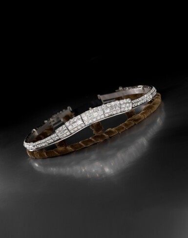 View full screen - View 1 of Lot 1656. CARTIER | DIAMOND TIARA | 卡地亞 | 鑽石冠冕.