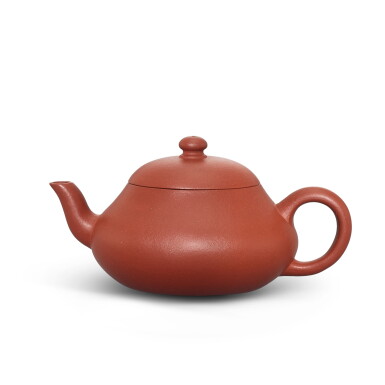 View full screen - View 1 of Lot 529. An inscribed yixing red stoneware teapot and cover, Attributed to Hui Mengchen, early Qing dynasty 清早期 傳惠孟臣製宜興朱泥茶壺 《孟臣》款.