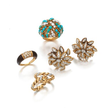 View full screen - View 1 of Lot 114. Diamond and turquoise ring, diamond earrings and three VC&A rings (Anello in diamanti e turchesi, orecchini in diamanti e tre anelli VC&A).