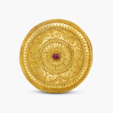 View full screen - View 1 of Lot 32. Ruby Brooch .