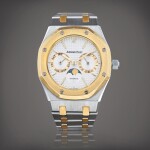 Royal Oak, reference 25594.SA.O.0789.SA.01 Montre bracelet en acier et or jaune avec jour, date et phases de lune | Stainless steel and yellow gold wristwatch with day, date, moon phases and bracelet Vers 1990 | Circa 1990