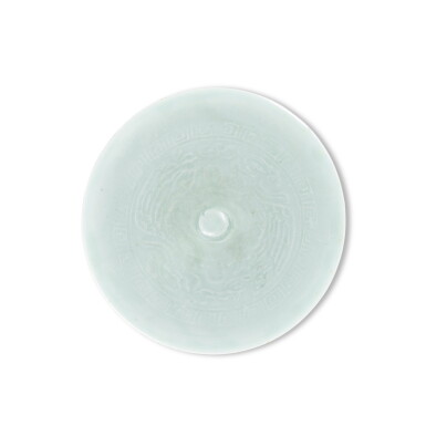 View full screen - View 1 of Lot 3463. A moulded qingbai 'phoenix' bowl, Southern Song - Yuan dynasty | 南宋至元 青白釉印雙鳳花卉紋斗笠盌.
