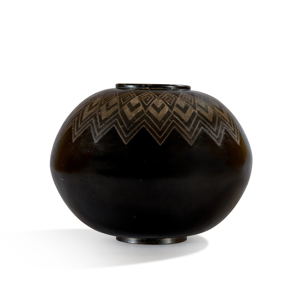 View full screen - View 1 of Lot 1297. Vase.