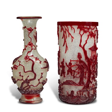 View full screen - View 1 of Lot 65. Two red-overlay snowflake glass vessels, Qing dynasty, 19th century | 清十九世紀 雪花地套紅料瓶及筆筒一組兩件.