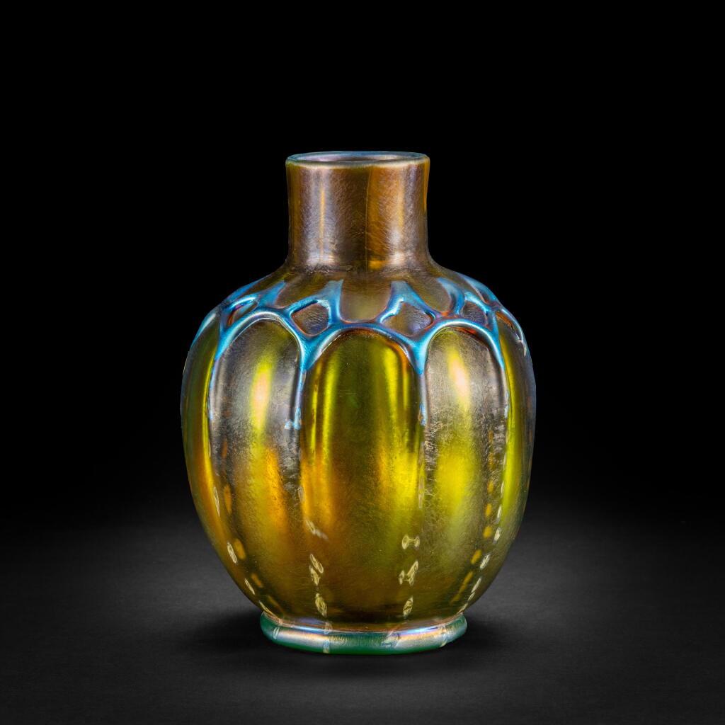 View full screen - View 1 of Lot 20. Vase.