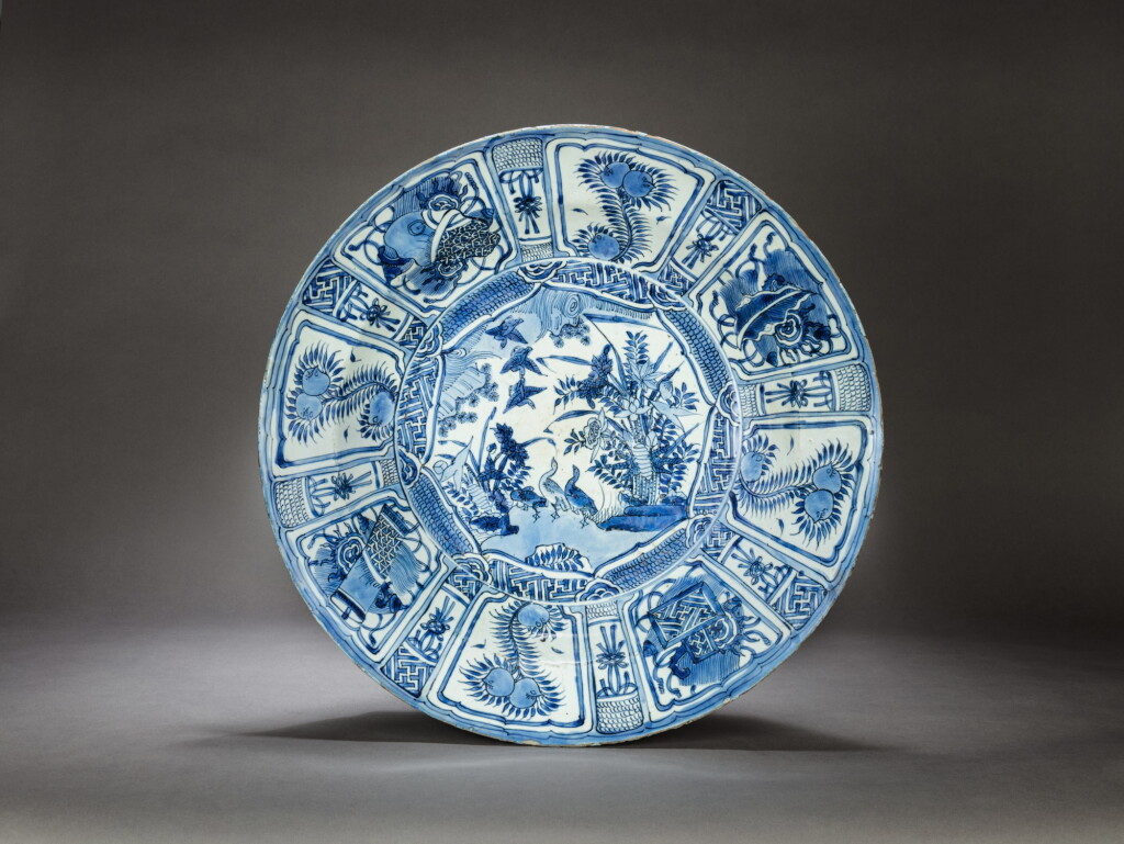 View full screen - View 1 of Lot 192. A large blue and white 'Kraak' 'geese and lotus' charger Ming dynasty, Wanli period | 明萬曆 克拉克青花荷塘鴛鴦圖大盤.