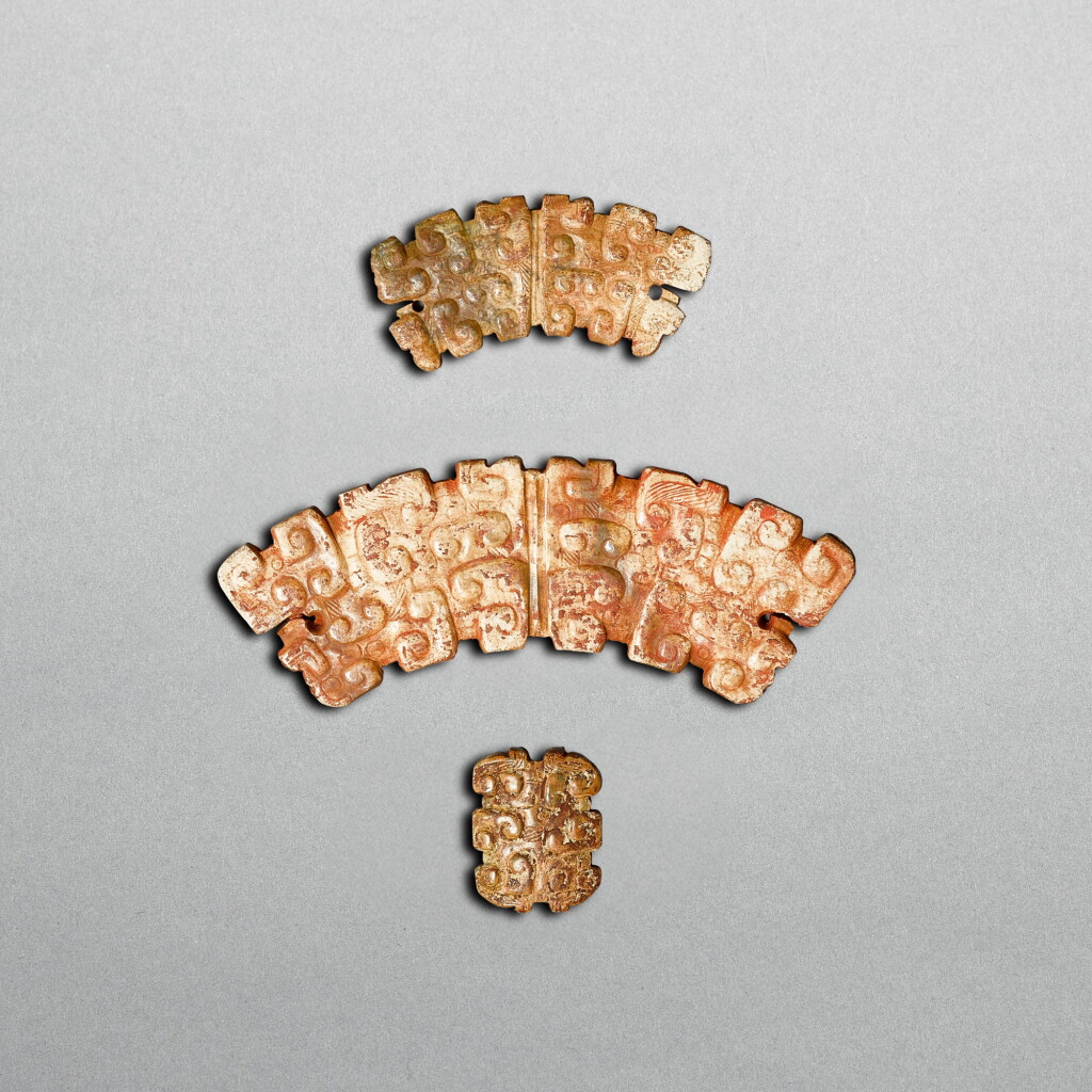View full screen - View 1 of Lot 737. A set of three archaic jade 'dragon' pendants, Eastern Zhou dynasty, Spring and Autumn period| 東周春秋 蟠虺紋虎紋璜兩件 及 虎紋墜飾一件.