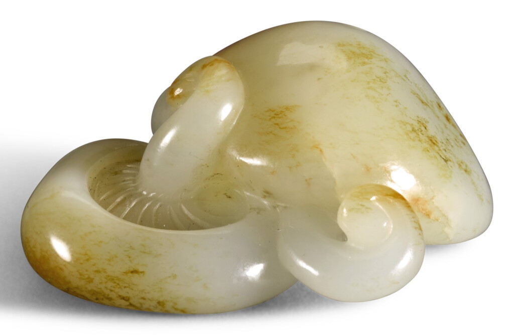 View full screen - View 1 of Lot 275. A WHITE AND RUSSET JADE 'MUSHROOM' GROUP QING DYNASTY, 17TH/18TH CENTURY | 清十七/十八世紀.