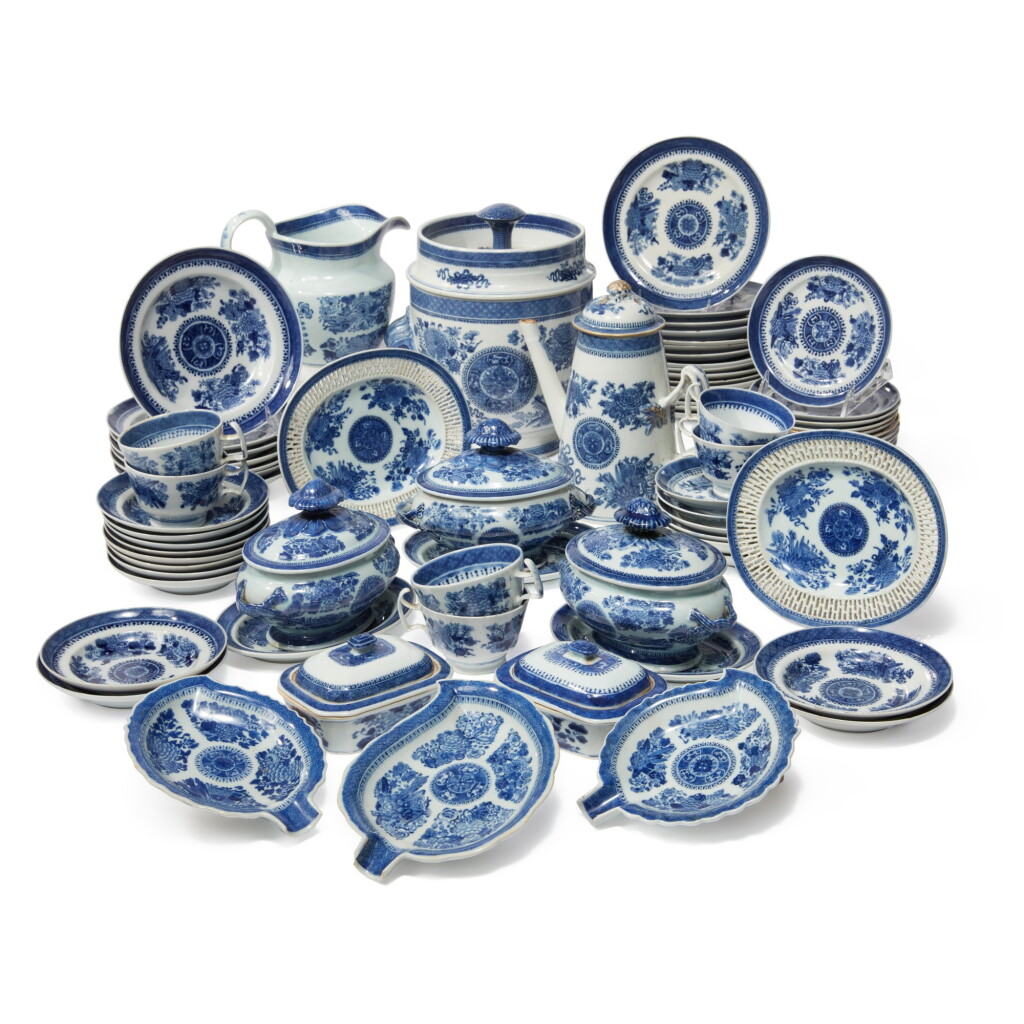 View full screen - View 1 of Lot 1208. Group of Chinese Export 'Fitzhugh' Pattern Tea and Dessert Wares Qing Dynasty, Early 19th Century | 清十九世紀初 青花餐具一組.