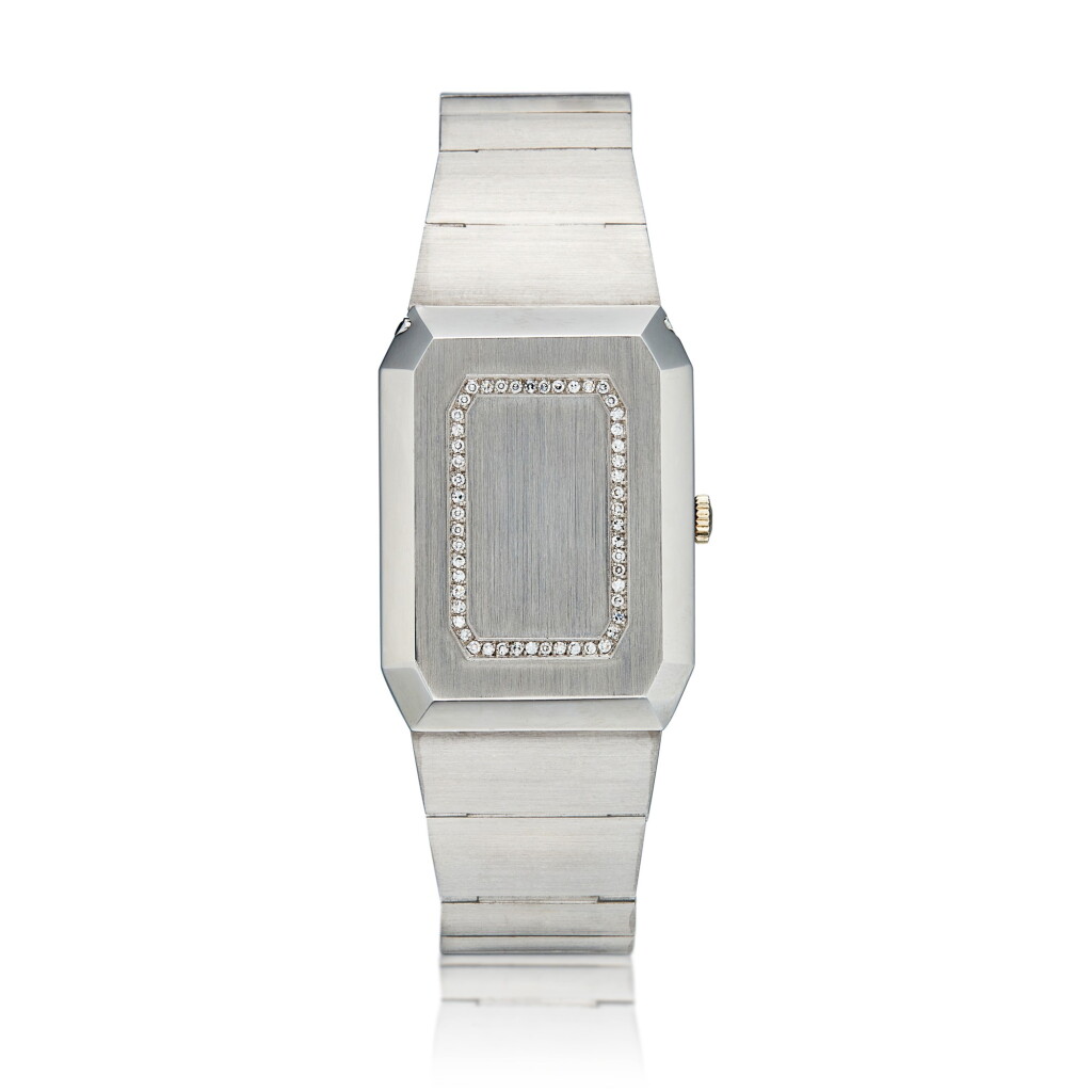 View full screen - View 1 of Lot 8230. Reference 39200 | A white gold and diamond-set bracelet watch with hinged cover, Circa 1980 | 江詩丹頓 | 型號39200 | 白金鑲鑽石鏈帶腕錶,備隱藏錶盤 ,約1980年製.