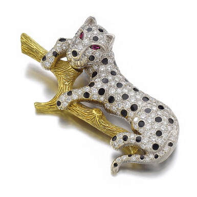 View full screen - View 1 of Lot 1065. Gem set brooch.