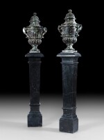 A pair of green marble vases, Italian or French, late 17th - early 18th century | Paire de grands vases d'ornement en marbre campan à fond vert et veiné rouge, Italie ou France, fin du XVIIème-début XVIIIème siècle