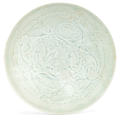 View full screen - View 1 of Lot 2. COUPE EN CÉRAMIQUE QINGBAI DYNASTIE SONG DU SUD | 南宋 青白釉刻嬰戲蓮紋盌 | A Qingbai carved 'Boys' bowl, Southern Song Dynasty.