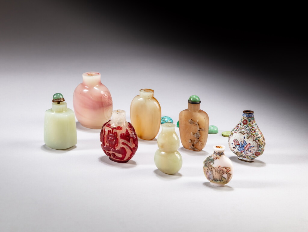 View full screen - View 1 of Lot 204. A group of eight snuff bottles, Qing dynasty | 清 鼻煙壺一組八件.
