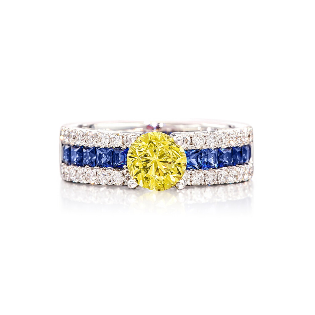 View full screen - View 1 of Lot 204. Fancy Deep Greenish Yellow Diamond, Sapphire and Diamond Ring | 1.06克拉 深彩綠黃色鑽石 配 藍寶石 及 鑽石 戒指.