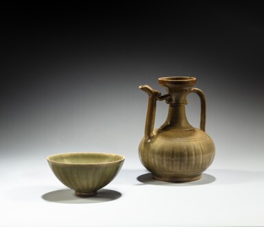 View full screen - View 1 of Lot 137. A celadon-glazed ewer and a celadon-glazed bowl, Vietnam, Trần / Lê dynasty, 14th / 16th century | 越南 陳朝 / 黎朝 十四 / 十六世紀 青釉執壺及青釉盌一組兩件.