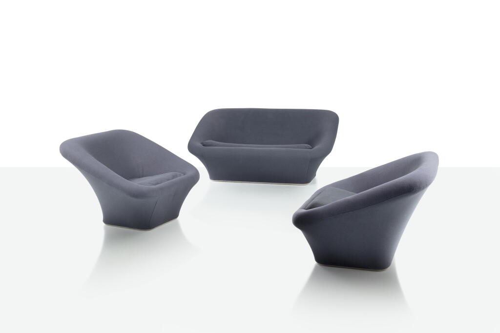 View full screen - View 1 of Lot 82. Canapé et paire de fauteuils Square Mushroom, modèle F564.