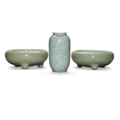 View full screen - View 1 of Lot 71. Two celadon-glazed tripod jardinères, Qing dynasty, 19th century | 清十九世紀 青釉刻花卉紋三足花盆 及 清十九世紀 仿官釉瓶 一組三件.