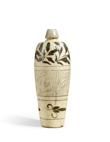 View full screen - View 1 of Lot 2156. A Cizhou-type painted and sgraffiato inscribed vase, meiping, Jin dynasty | 金 磁州窰系白地褐彩「風花雪月」梅瓶.