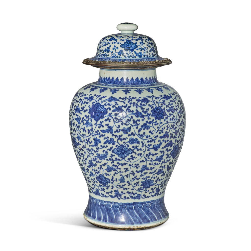 View full screen - View 1 of Lot 71. A Chinese Blue and White 'Lotus' Baluster Vase and Cover, 19th / 20th Century | 十九 / 二十世紀 青花纏枝蓮紋蓋瓶.