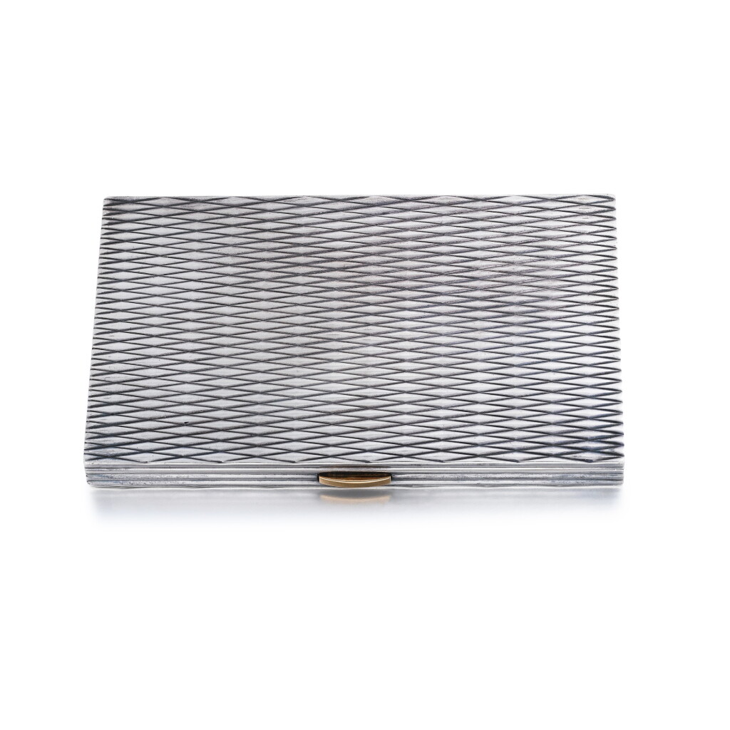 View full screen - View 1 of Lot 103. Etui à cigarette argent | Silver cigarette case.