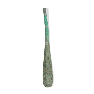 View full screen - View 1 of Lot 38. A large turquoise-inlaid bronze belthook, Warring States period.