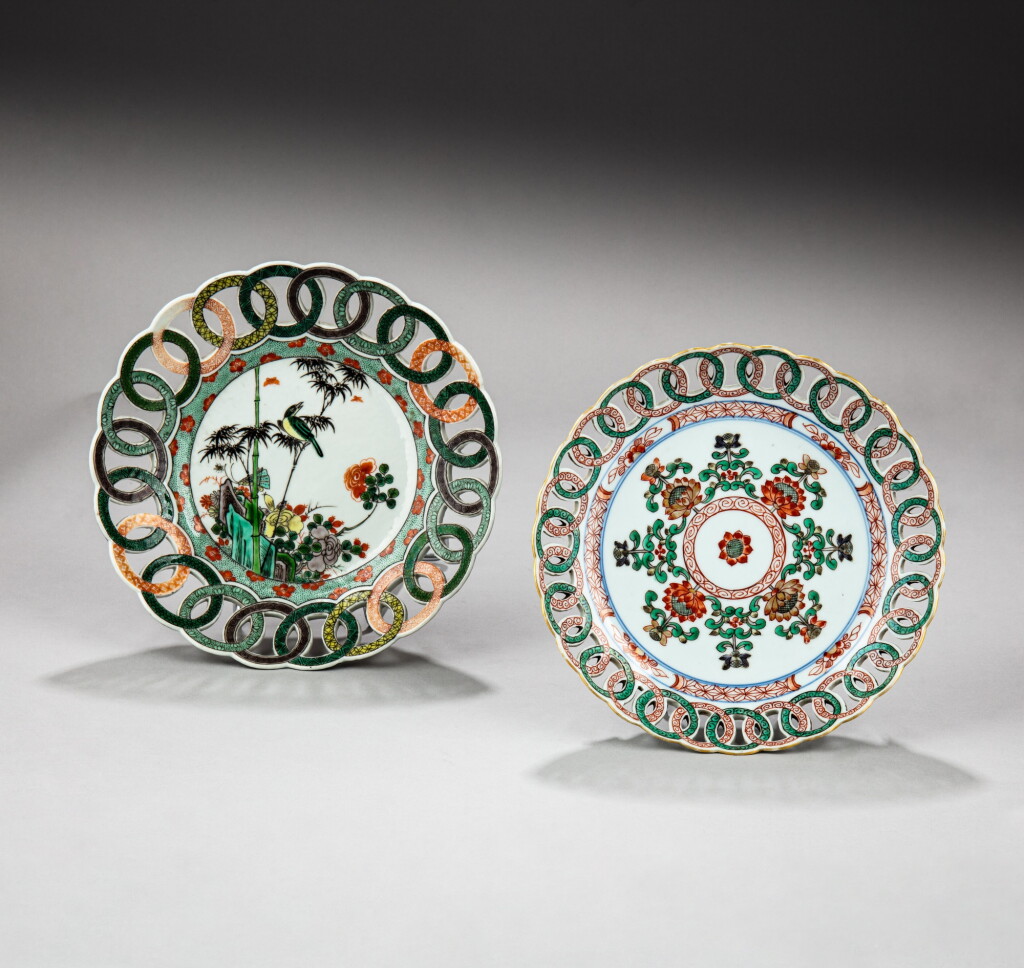 View full screen - View 1 of Lot 24. Two famille-verte reticulated rim dishes, Qing dynasty, Kangxi period and 19th century | 清康熙及十九世紀 五彩鏤空盤一組兩件.