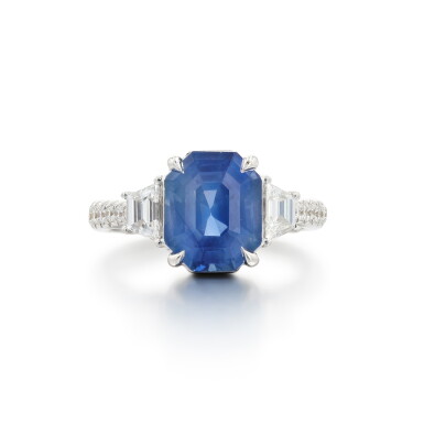View full screen - View 1 of Lot 166. Bague saphir et diamants | Sapphire and diamond ring.