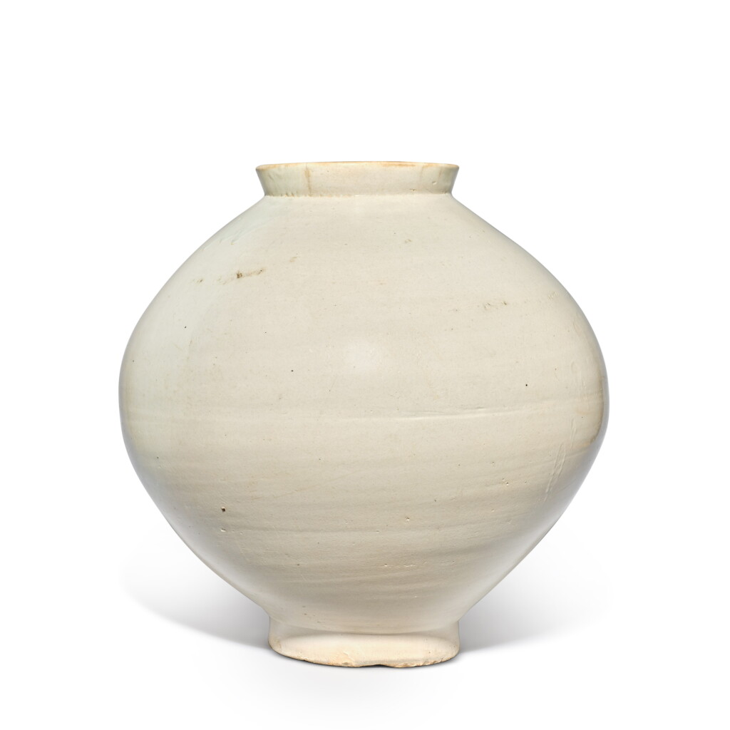 View full screen - View 1 of Lot 1. An important white-glazed moon jar, Joseon dynasty, late 17th / early 18th century | 중요한 백자 달항아리 조선 시대, 17세기 말 / 18세기 초.