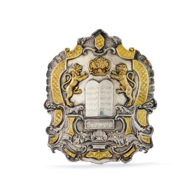 View full screen - View 1 of Lot 136. An Austrian parcel-gilt silver torah shield, Alois Würth, Vienna, probably 1810 | Bouclier de la Torah en argent et vermeil par Alois Würth, Vienne, probablement 1810.