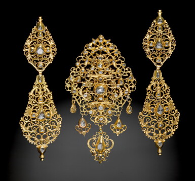 View full screen - View 1 of Lot 274. Sequile pendant and associated earrings.