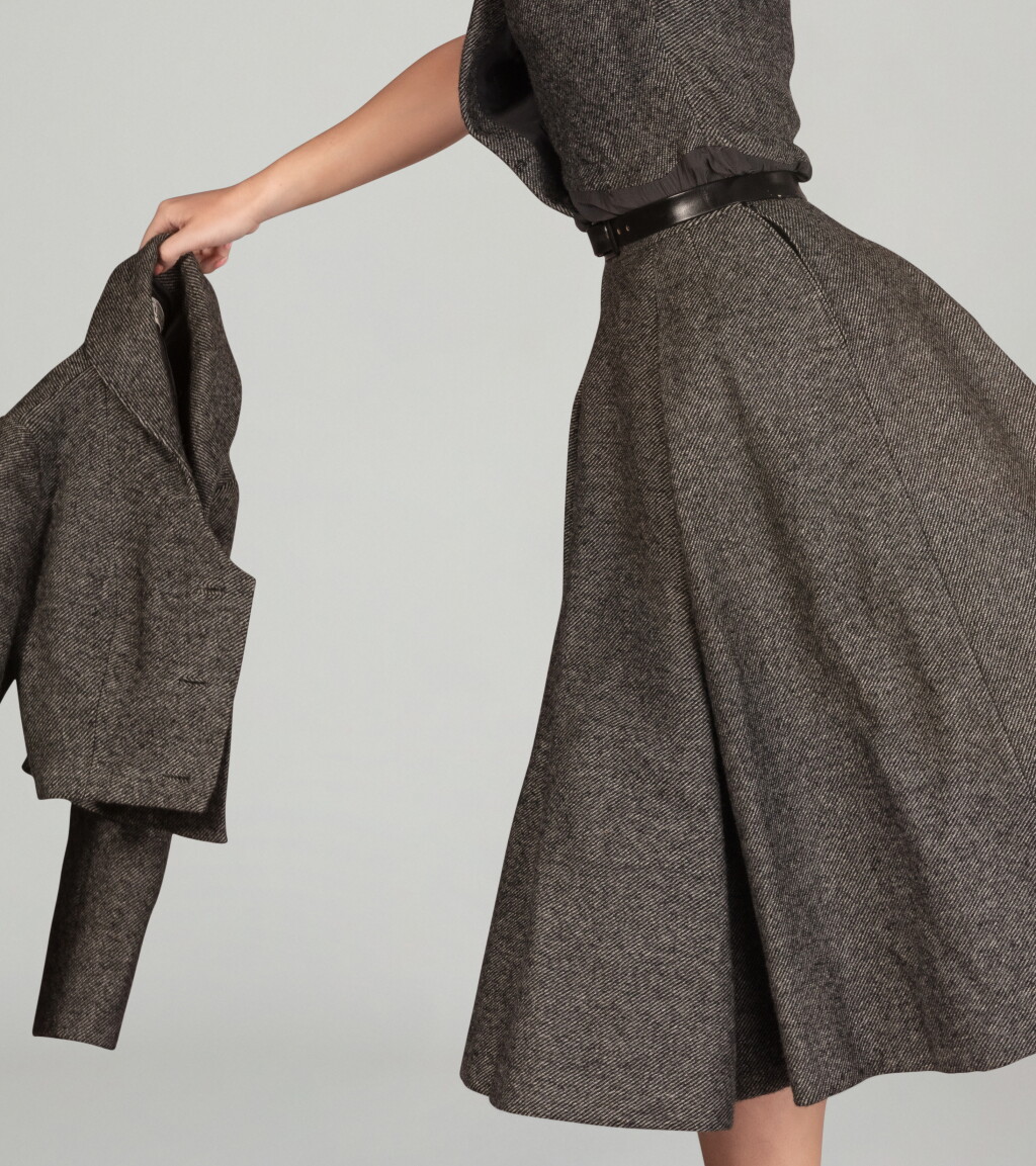 View full screen - View 1 of Lot 14. Haute Couture, “Virevolte” Ensemble, comprising a bodice, midi skirt, and short jacket in grey wool, Autumn-Winter 1955.