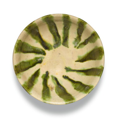 View full screen - View 1 of Lot 349. A SMALL GREEN AND CREAM-GLAZED BOWL, TANG DYNASTY, 7TH/8TH CENTURY | 唐 七/八世紀 黃綠釉彩盌.